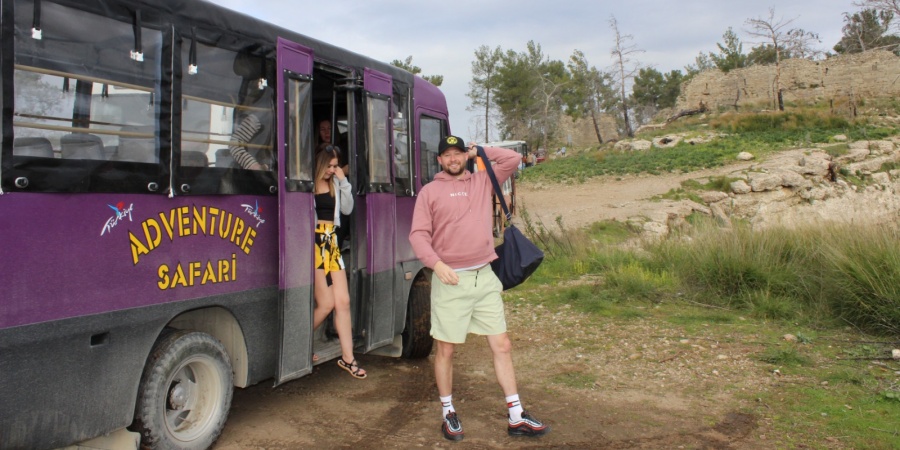 Кабрио автобусный тур: Водопад и озерное приключение